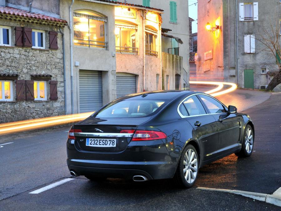  Jaguar XF Diesel S 2009 года  (фото 43 из 82)